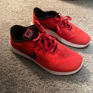 nike red tennis shoes